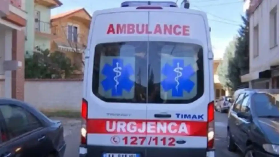 E rëndë në vënd, 59-vjeçari i vë fl*kën vetes me benzinë…