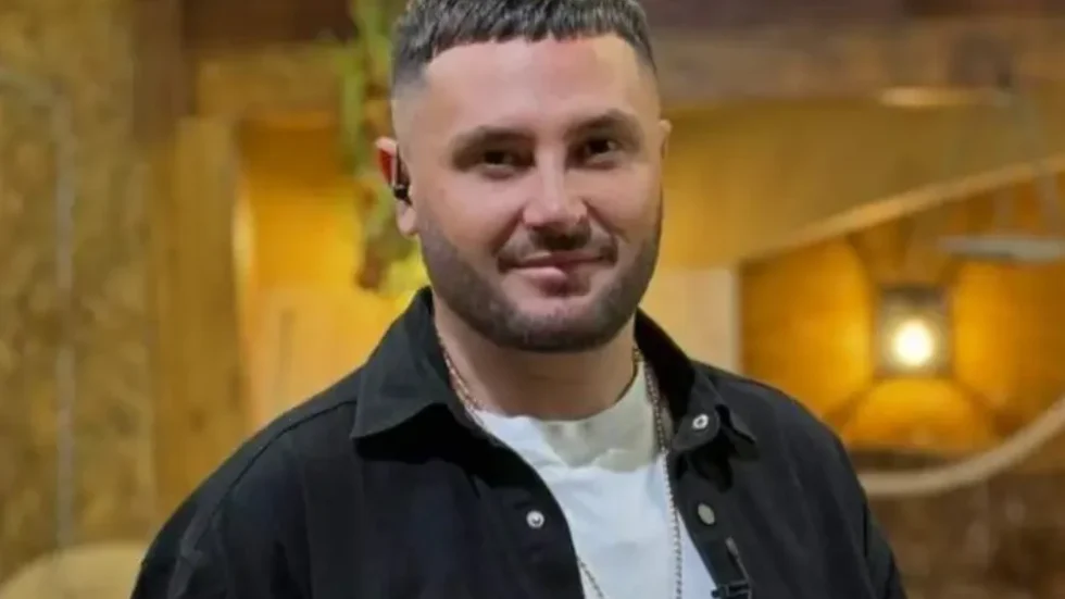 Xhensila i përket të shkuarës, Bes Kallaku gjenë dashurinë e jetës? ‘Trëndafil në kohë lufte…’ Ja dedikimi…