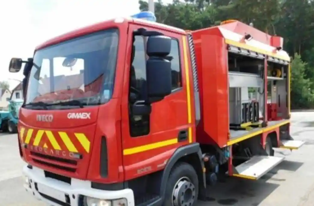 E frikshme/ Shpërthen bombola e gazit në Elbasan, flakët përhapen në brendësi të një magazine