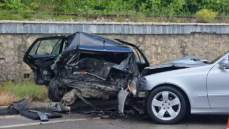 Aksident i rëndë në vend! PërpIasen dy automjete, humb jetën 26 vjecari