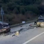 Aksident tronditës në vend! Makinat bëhen copash, 3 persona raportohet të…