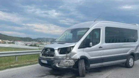 Aksident i frikshëm në vend! Shoferi i dehur nxjerre mjetin nga rruga, 5 persona…