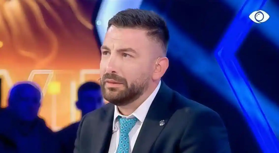 Këngëtari Kelly në sfidë me shëndetin, ish-banori i Big Brother Vip pëson paralizë faciale: Më ka prekur edhe kordat zanore