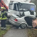 Aksident fatal! Humbin jetën 3 persona, makina përplaset me kamionin