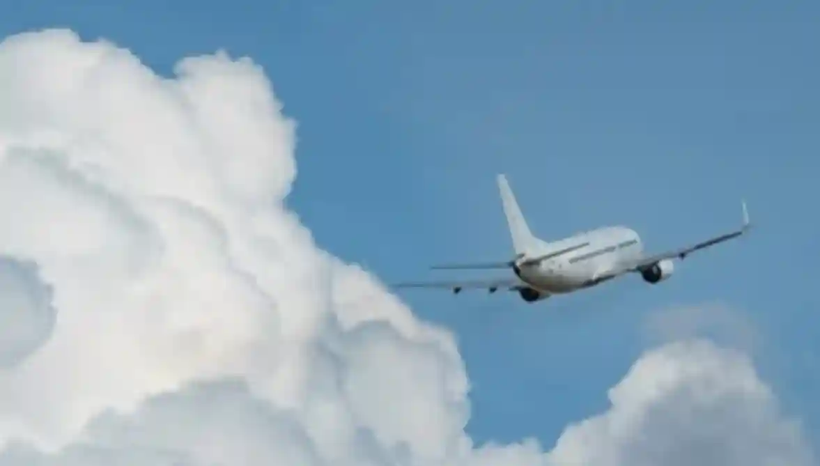 Panik në ajër! Avioni pëson dëmtime serioze gjatë uljes në aeroport, pasagjerët të frikësuar