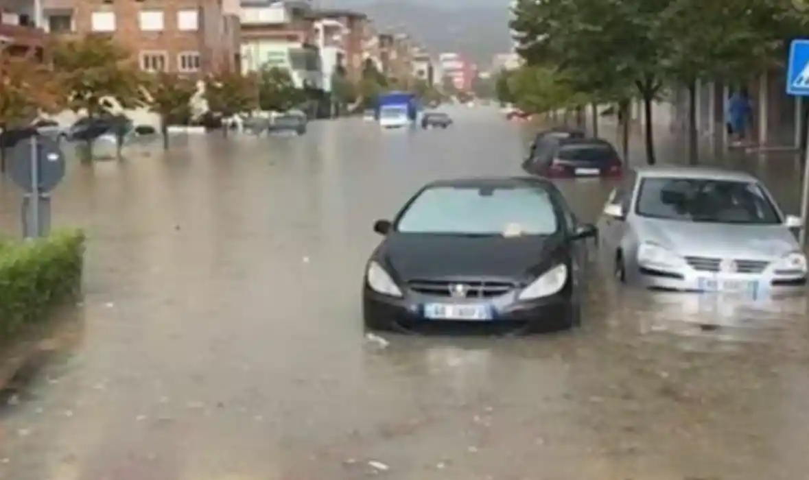 Rrezik për përmbytje? Thirrje qytetarëve: Shmangni parkimin e mjeteve në këto zona