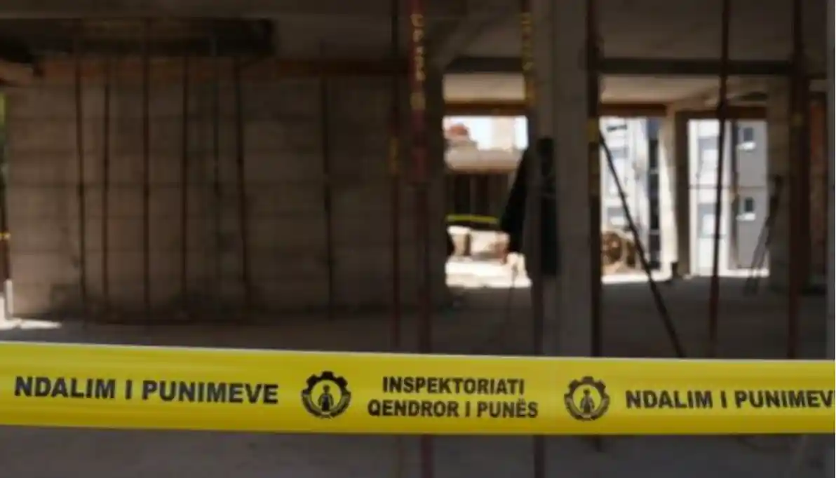 Ra nga çatia e ndërtesës ku po punonte, ndërron jetë 40-vjeçari