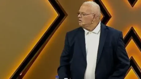 “Më gënjyen, më mashtruan!” Tronditet studioja, babai shan rëndë vajzën