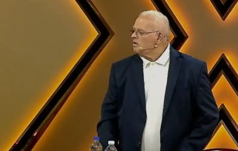 “Më gënjyen, më mashtruan!” Tronditet studioja, babai shan rëndë vajzën