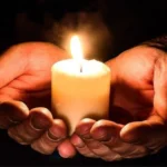 Nuk mbahen lotët! Këngëtarja e njohur shqiptare humb nënën e saj  ‘Lamtumirë mam’…’