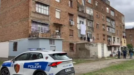 E mitura 14-vjeçe ndërmerr veprimin e rende,Shoqeria i thoshte:‘Babin e ke në burg,ti je fshatare,mamin ta morën…
