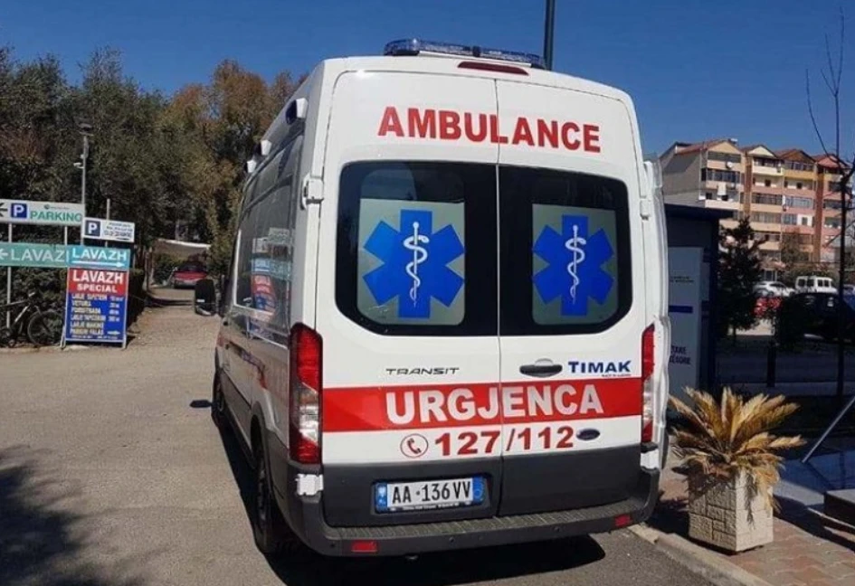 E diela nis me aksident të frikshëm! Makina përplaset me murin, dy vëllezërit…