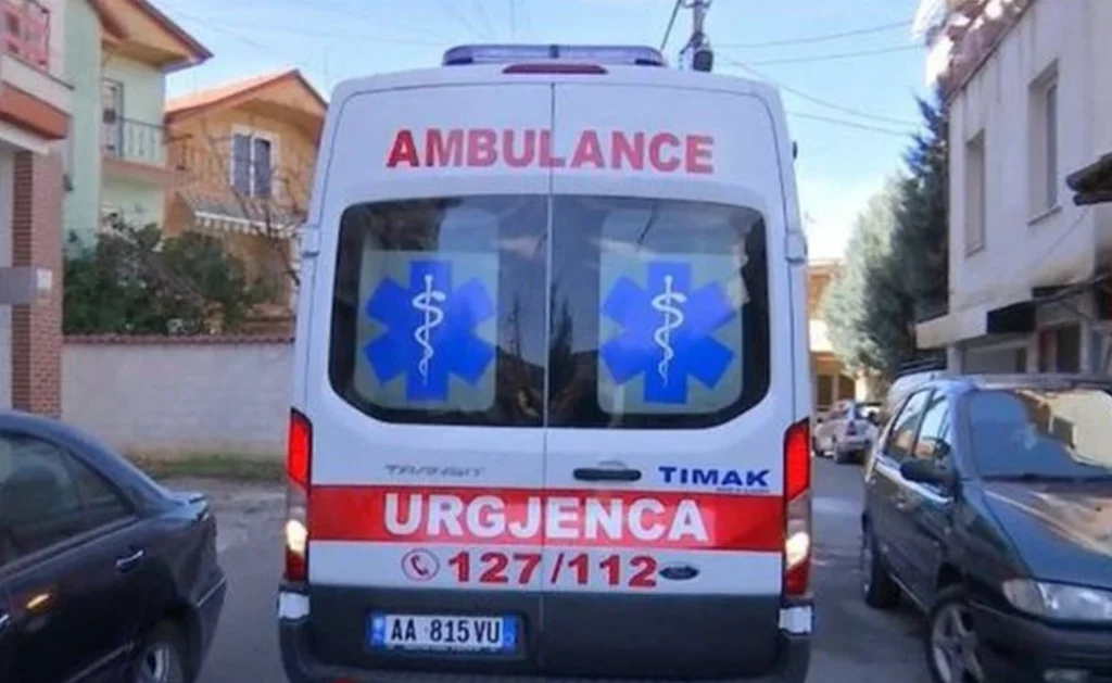 Akisident tronditës në vend! 4 makina bëhen copash me njëra-tjetrën, 2 persona…