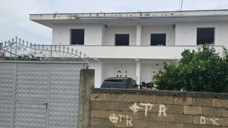 E dhimbshme! Djali i tyre 15 vjecar u vr* nga shokut i tij, familja e Erionit merr VENDIMIN DRASTIK