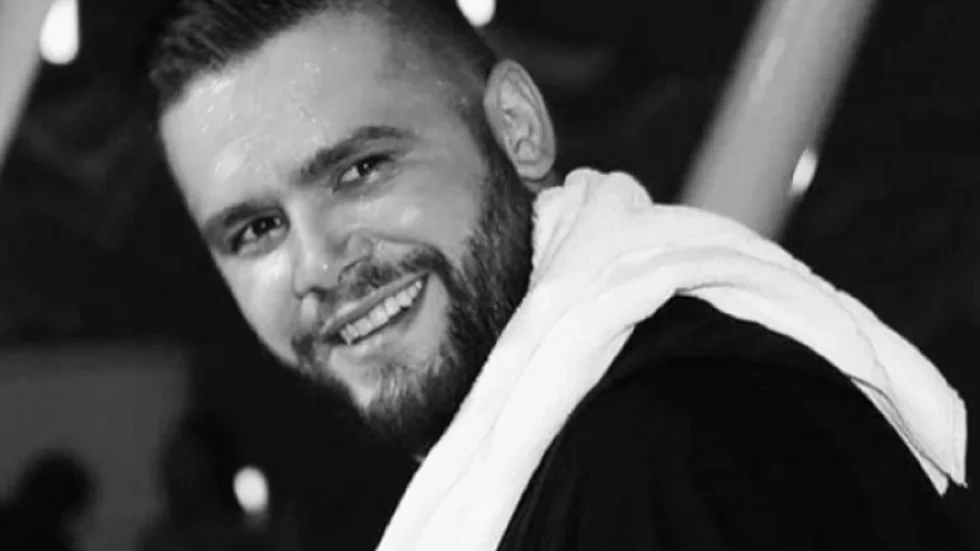 ‘A do ta heqësh qafe si njeri…’ A është ky zëri i Elvana Gjatës? Flori Mumajesi ‘SHTANG’ rrjetin me…