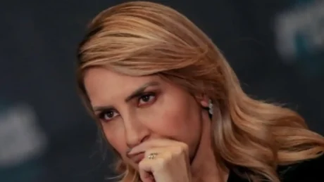 “Qoftë i lehtë udhëtimi yt drejt…”/ Majlinda Bregu humbet njeriun e zemrës