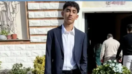 Tragjike/U k*nfliktuan për një vajzë, shoku i klasës g*det me thikë në zemër 18-vjeçarin, ndërron jetë në spital pasi…