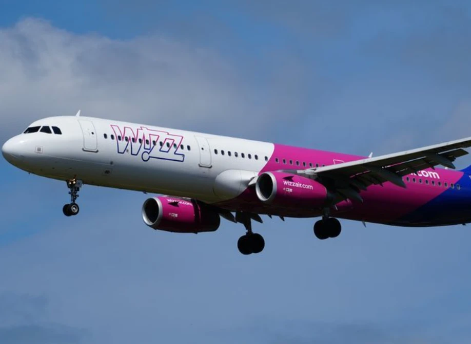 Panik në ajër! Ishte nisur për në Tiranë, avioni bënë kthimin emergjent: Thuhet se 5 persona h…