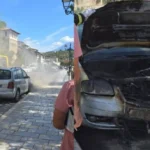 E rëndë! Makina bëhet shkrumb e hi në qytetin e Beratit, shoferi…
