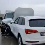 Aksident i frikshëm në vend! Dy makina përplasen kokë më kokë, pesë persona…