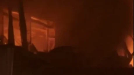 Ngjarje tragjike! Zjarri shkrumbon një fabrikë, humbin jetën 3 gra. Dy të tjera të zhdukura…