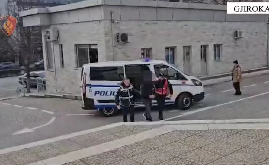 E TURPSHME! 12 vjecarja në vend abuzohet s*ksuaIisht nga njerku i saj, më parë ai i kishte vr*rë…