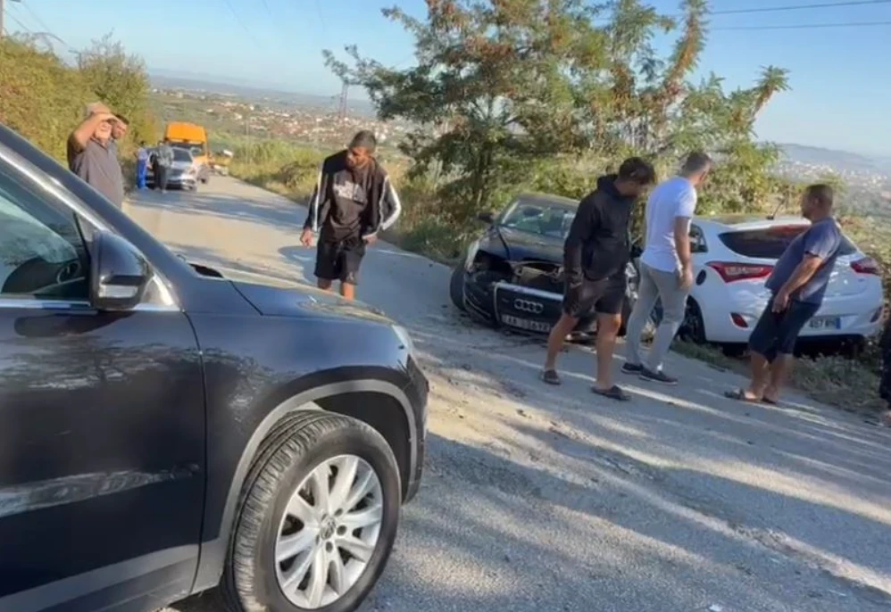Aksident i trefishtë në vend, një nga drejtuesit e mjeteve…