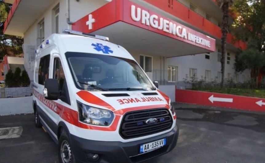 Aksident i tmerrshëm në vend: Makina bie në humnerë, humb jetën mësuesja dhe shoferi. Në gjendje të rëndë një infermiere